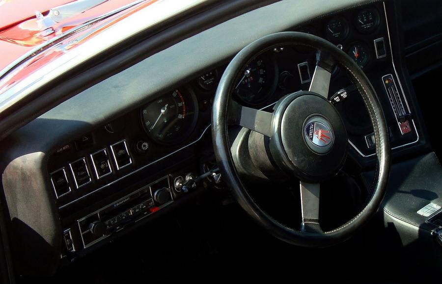 Панель приборов Maserati Bora Coupe Red 1975 года  (фото 3 из 7)